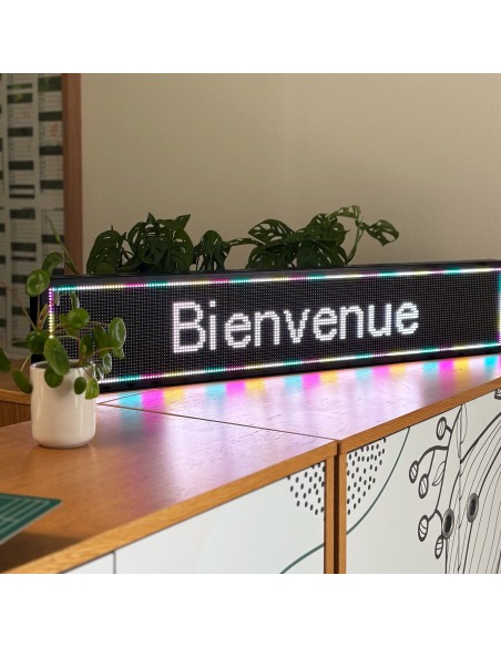 Afficheur dynamique personnalisable pour espaces professionnels