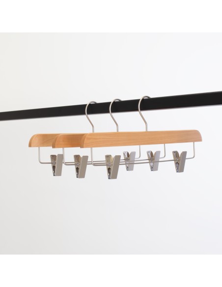 Cintre à pinces, bois de lotus, vernis transparant mat, 36 cm, crochet