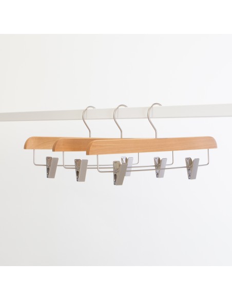 Cintre à pinces, bois de lotus, vernis transparant mat, 36 cm, crochet