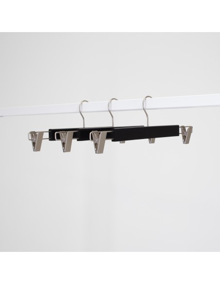 Cintre à pinces, bois de lotus, vernis transparant mat, 38 cm, crochet