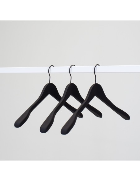 Cintre soft touch noir pour vestes,bois de lotus, 44 cm, crochet noir