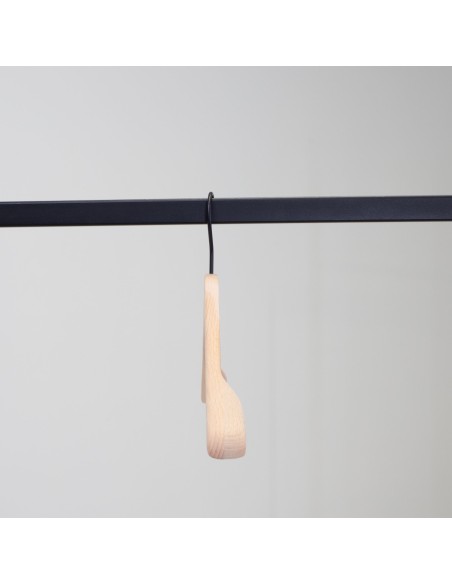 Cintre droit en hêtre, 44 cm, crochet noir