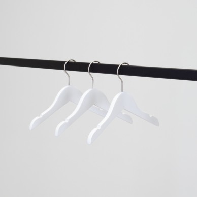 Cintre enfant blanc avec encoches, 26 cm, bois de lotus, crochet mat 2