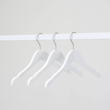 Cintre blanc avec encoches, 35 cm, bois de lotus, crochet mat 2