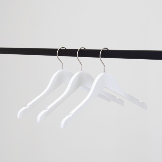 Cintre blanc avec encoches, 35 cm, bois de lotus, crochet mat