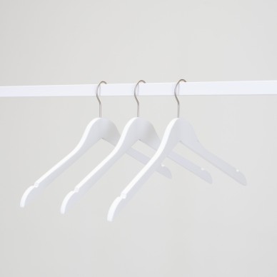 Cintre blanc avec encoches, 44 cm, bois de lotus, crochet mat 2