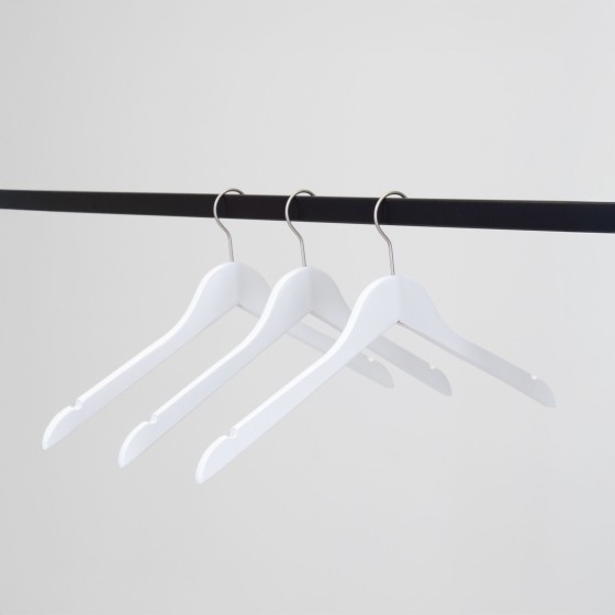 Cintre blanc avec encoches, 44 cm, bois de lotus, crochet mat