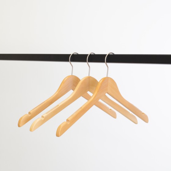 Cintre en bois avec encoches et antiglisse, 41 cm, bois de lotus, croc