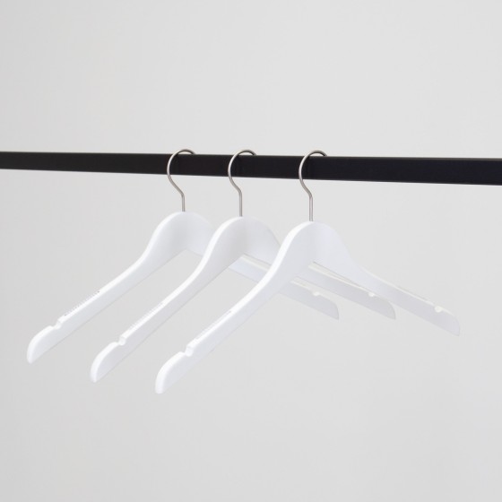 Cintre blanc avec encoches et antiglisse, 41 cm, bois de lotus, croche