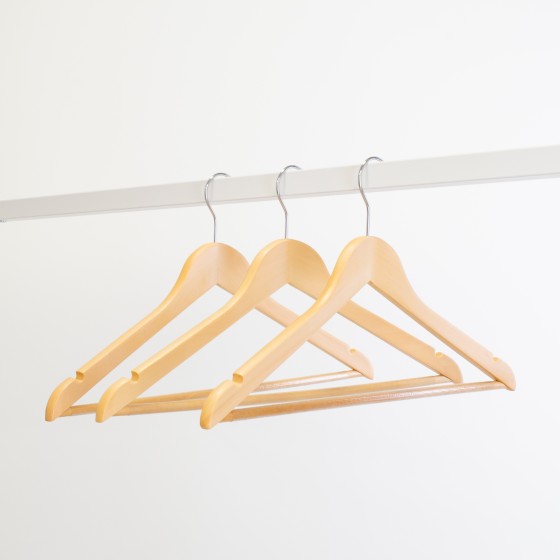 Cintre en bois avec encoches et barre antiglisse, 44 cm, crochet brill