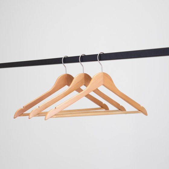 Cintre en bois avec encoches et barre antiglisse, 44 cm, crochet mat