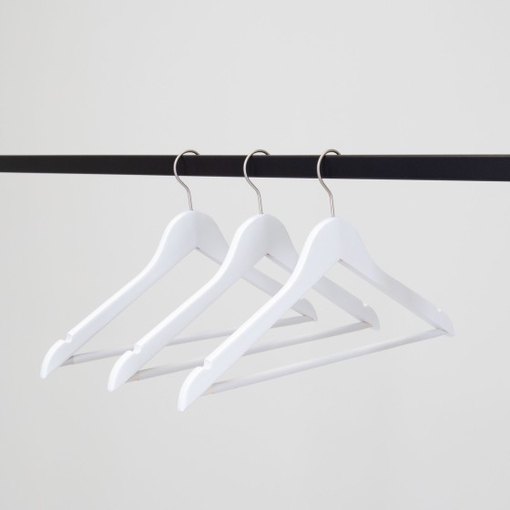 Cintre blanc avec encoches et barre antiglisse, 44 cm, bois de lotus,