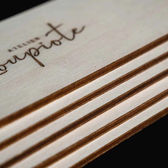 Suspension lumineuse élégante et moderne en bois