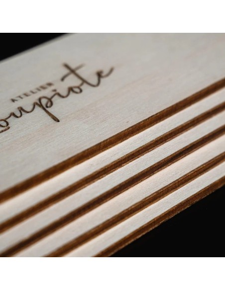 Suspension lumineuse élégante et flamboyante en bois