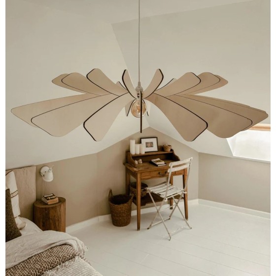 Suspension lumineuse élégante et flamboyante en bois