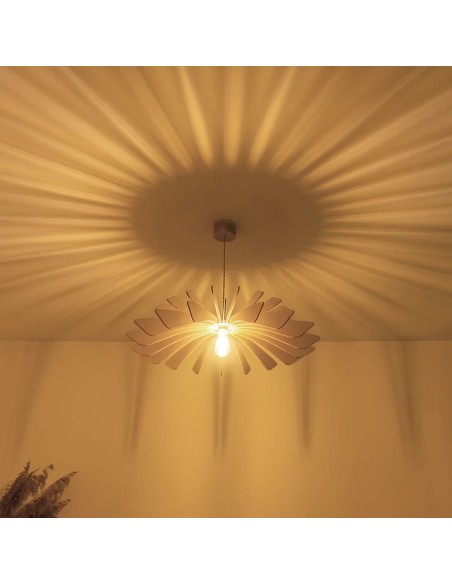 Suspension lumineuse élégante et flamboyante en bois