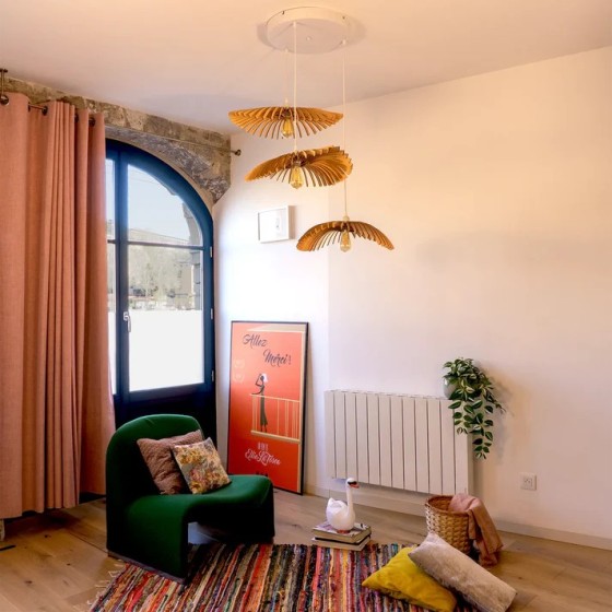 suspension bois à la lumière douce et harmonieuse