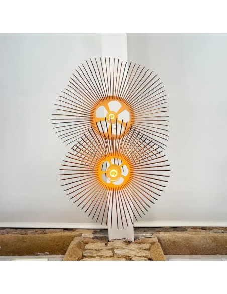 Suspension lumineuse poétique et enveloppante en bois