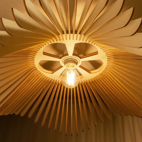 Suspension lumineuse poétique et enveloppante en bois