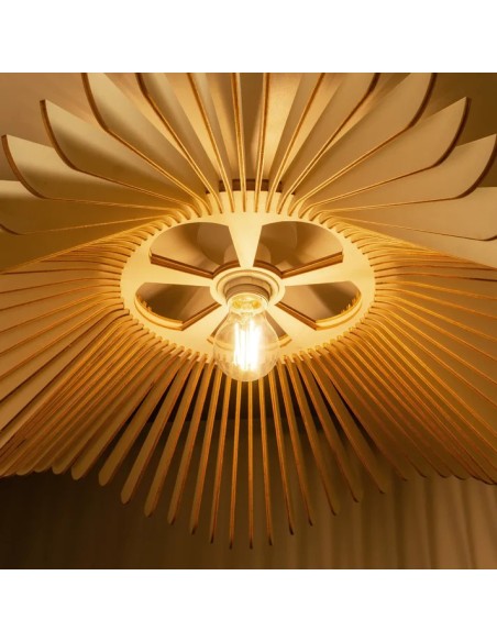 Suspension lumineuse poétique et enveloppante en bois