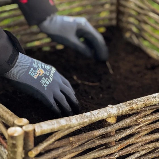Cache pot naturel en noisetier