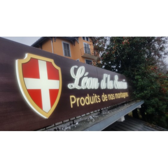 Panneau boîte aluminium lumineux face ajourée et lettres talonnettes