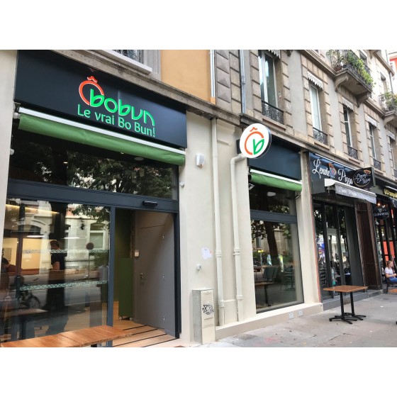 Enseigne drapeau rond, lumineuse, faces diffusantes