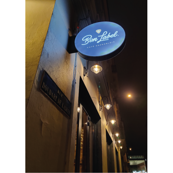 Enseigne drapeau rond, lumineuse, faces diffusantes