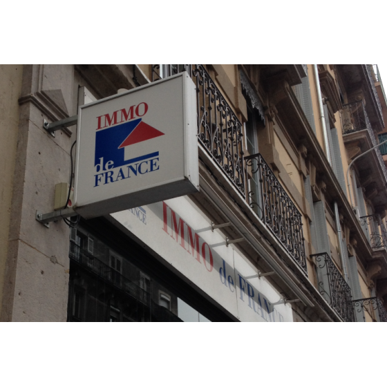 Enseigne drapeau caisson lumineux