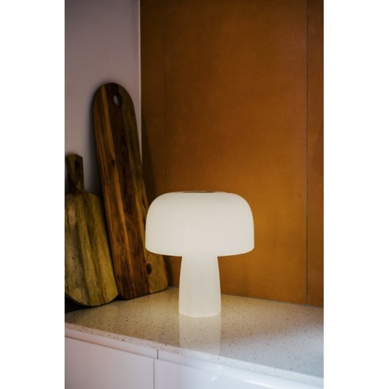 Apportez une lumière au charme rétro avec la lampe Boleti