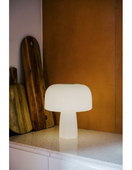 Apportez une lumière au charme rétro avec la lampe Boleti
