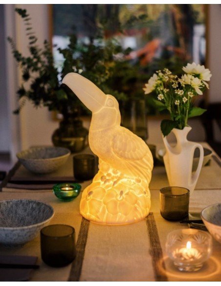 Apportez une lumière polyvalente avec la lampe à poser Eden Touca