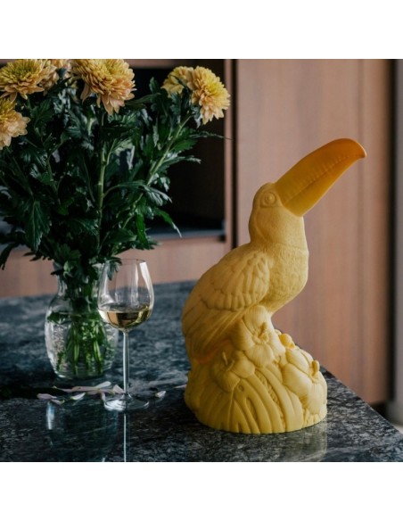 Apportez une lumière polyvalente avec la lampe à poser Eden Touca