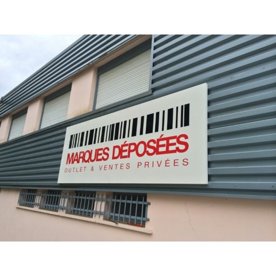 Panneau plié mural fixation par cadre aluminium